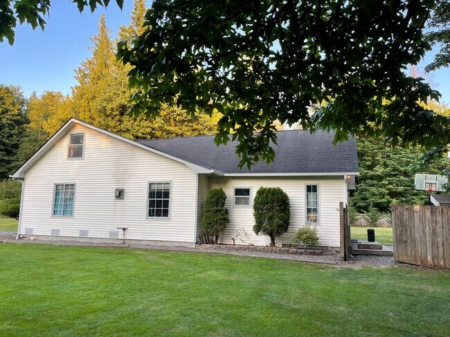 Building Photo - Charming 2 Bedroom Home in Granite Falls