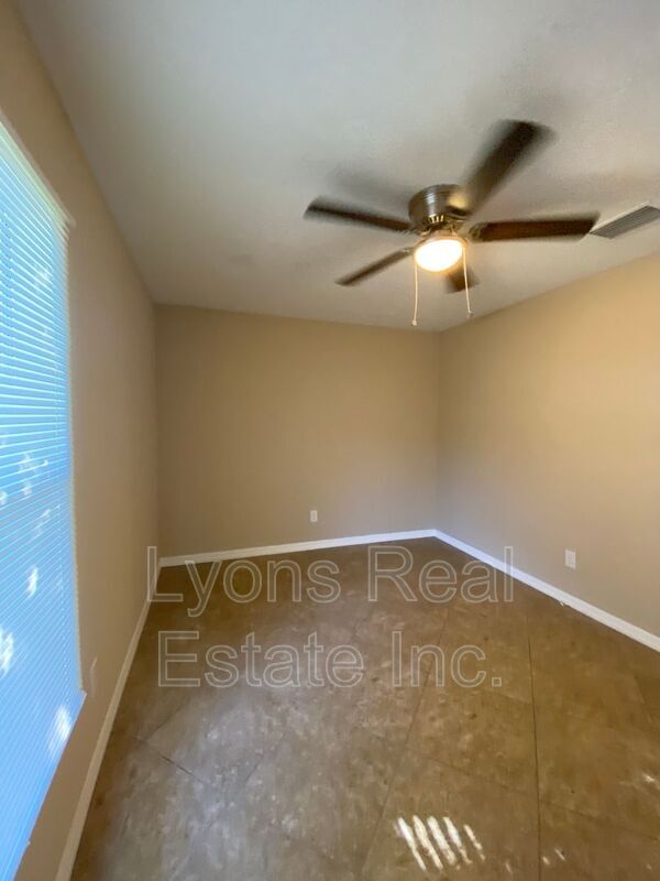 Building Photo - 1127 Gilbert Ave S