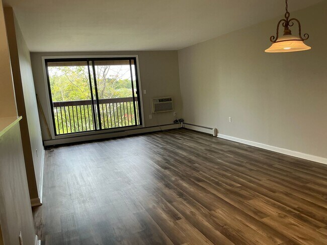 Building Photo - 2315 Cromwell Hills Dr