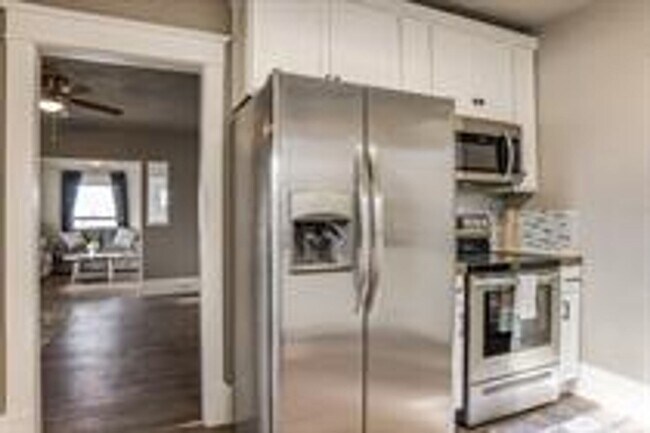 Building Photo - 255 1st Ave E N