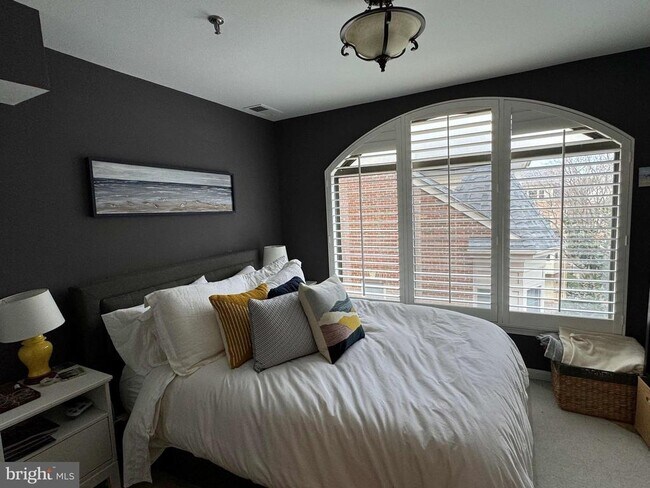 Building Photo - 1029 N Stuart St