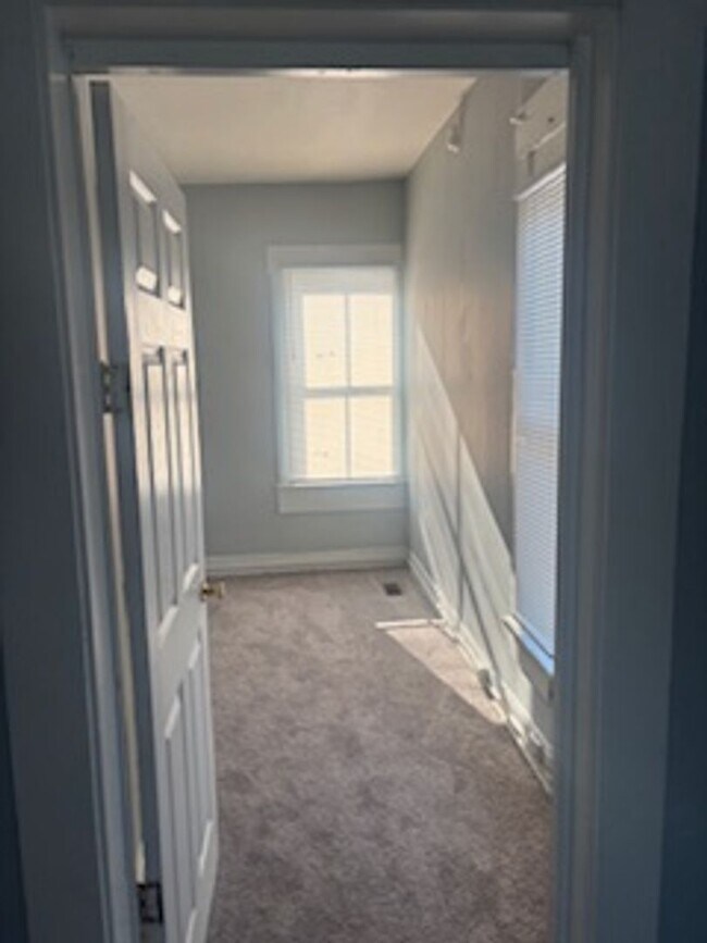 Building Photo - Spacious 3 Bedroom in the heart of Clifton