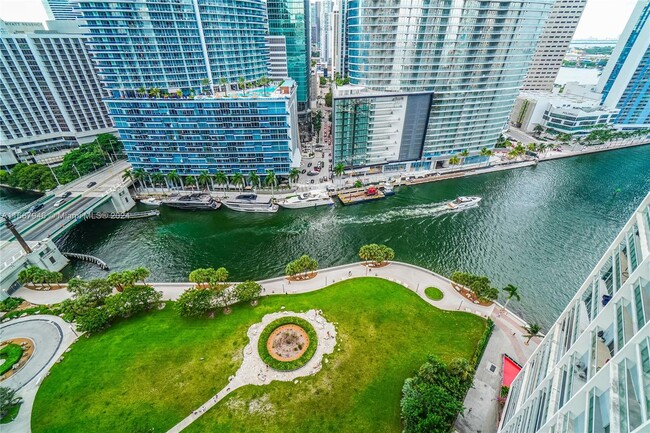 Building Photo - 475 Brickell Ave