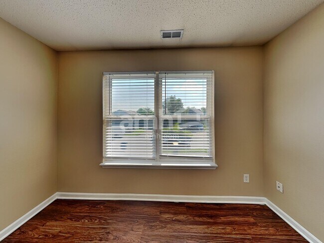 Building Photo - 6036 Draycott Dr