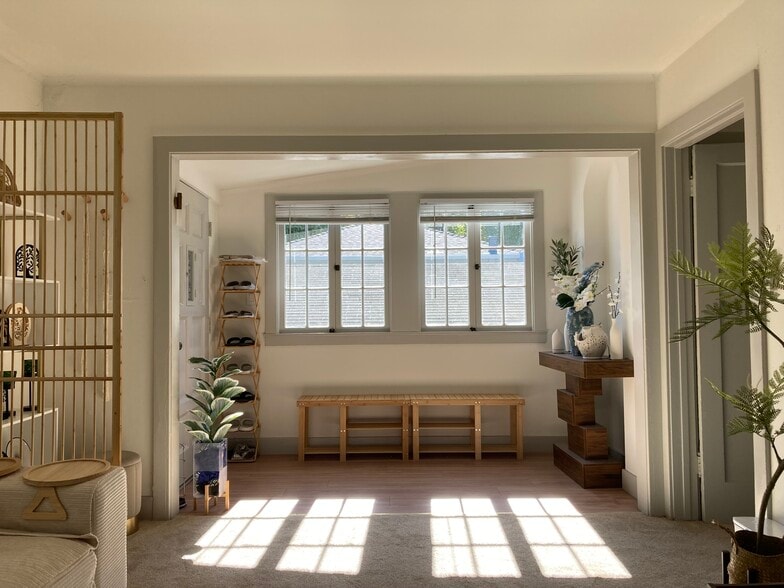 Building Photo - 3421 Belmont Ave