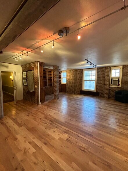 Building Photo - 29 S State St