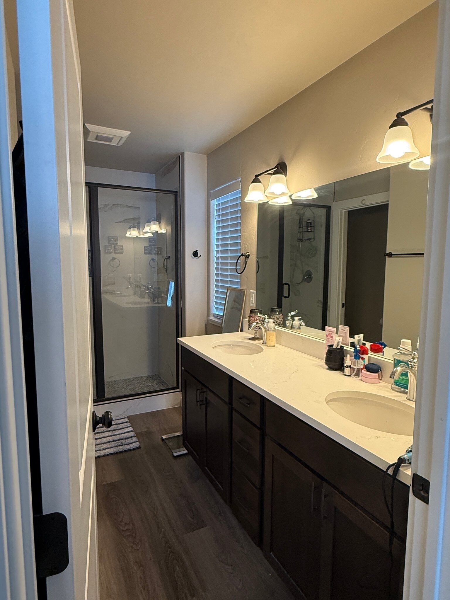 Building Photo - 517 Raven Ln