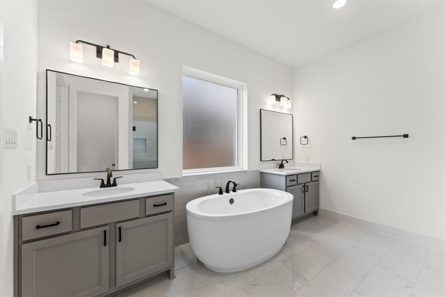 Building Photo - 8218 Sherman Pk Trl