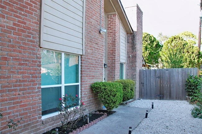 Building Photo - 15510 W Barbara Cir