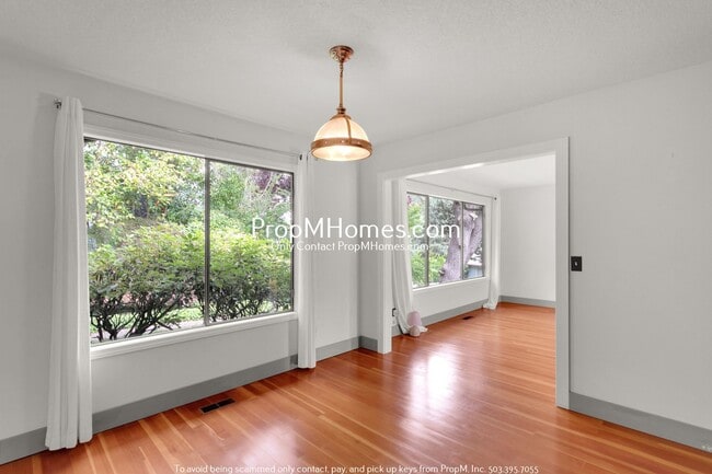 Building Photo - Sleek + Stylish Four Bedroom Escape in Palisades! DEPOSIT SPECIAL