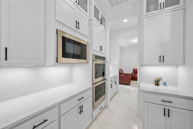 Building Photo - 3304 Belted Galloway St