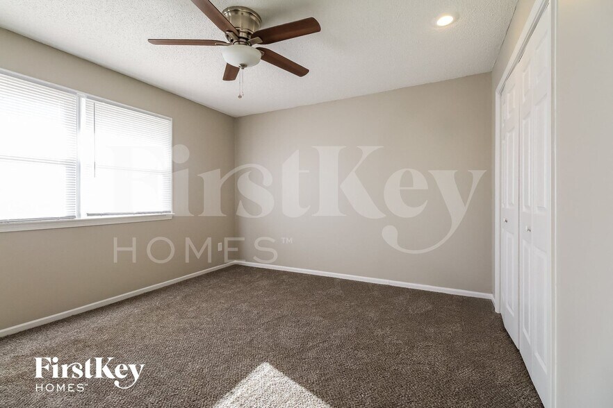 Building Photo - 525 Sunset Ln