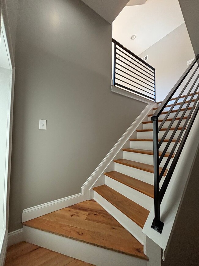 Building Photo - Gorgeous 4 Bedroom house with Three Roof-D...