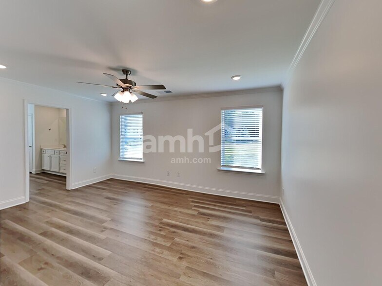 Building Photo - 1007 Highland Walk