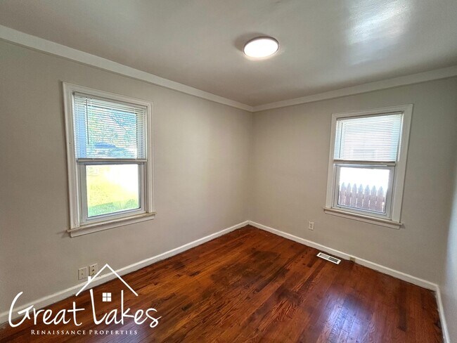 Building Photo - Beautiful 3 Bedroom 1 Bathroom now availab...