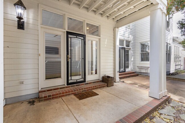 Building Photo - 948 River Breeze Dr