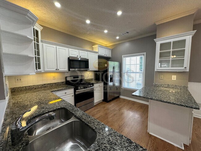 Building Photo - 3 Bedroom Marietta Townhome