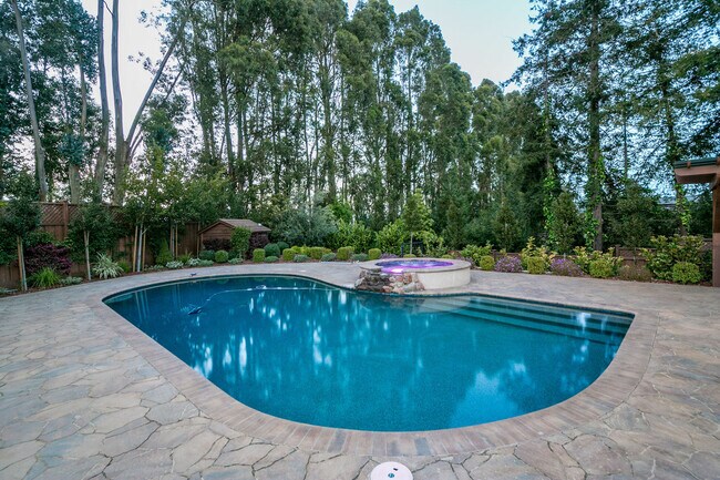 Building Photo - 30 Trophy Ct