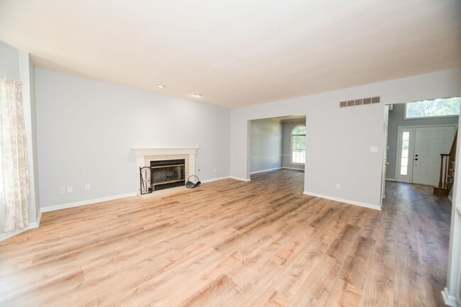 Building Photo - 5 bedroom / 2.5 bathroom Home for Rent in ...