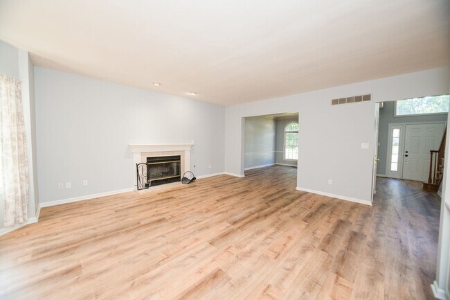 Building Photo - 5 bedroom / 2.5 bathroom Home for Rent in Valparaiso