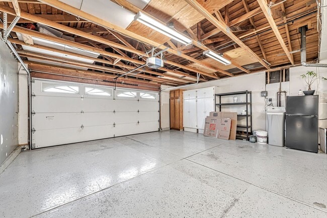 Building Photo - Remodeled 3-bedroom 2-bathroom Evergreen Home