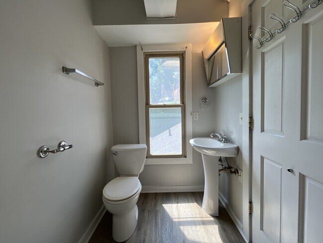 Building Photo - 582 Loras Blvd