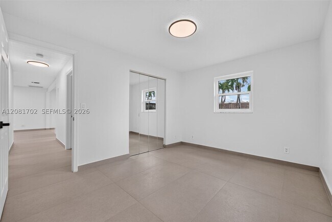 Building Photo - 3036 N 58th Ave