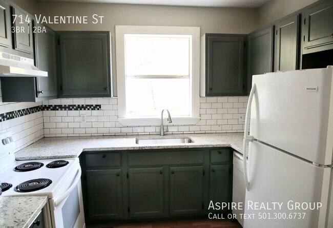 Building Photo - 714 S Valentine St
