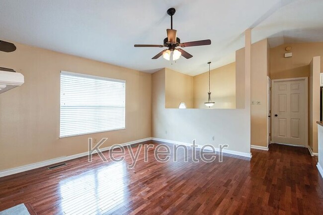 Building Photo - 5928 Rolling Ridge Dr