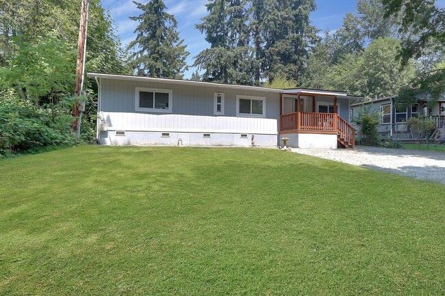 Building Photo - Fabulous 3 bedroom home with outbuilding a...