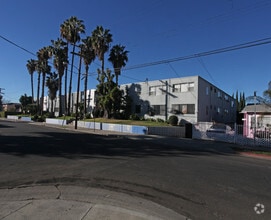 Building Photo - 1171 N Kenmore