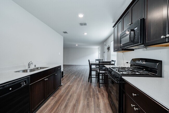 Building Photo - 1822 Barrie Wy