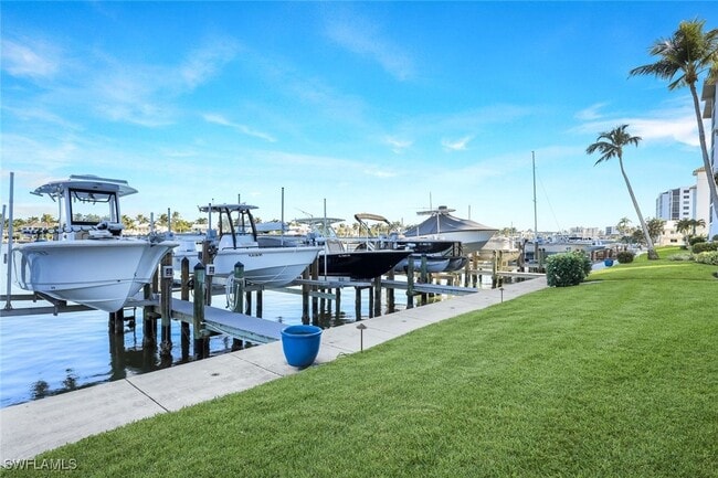 Building Photo - 2750 Gulf Shore Blvd N