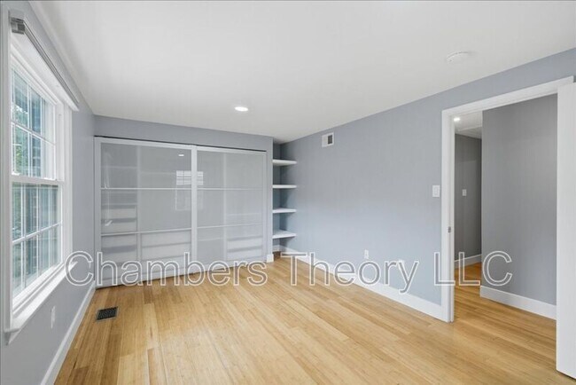 Building Photo - 5713 Independence Cir