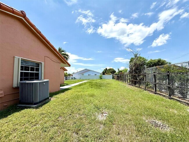 Building Photo - 4 bedroom in Miami Gardens FL 33056