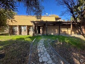 Building Photo - Secluded and serene living in Solar Hills,...