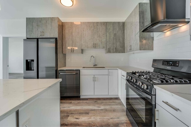 Building Photo - 400 69th St