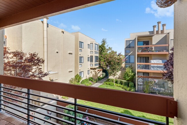 Building Photo - 914 Beach Park Blvd