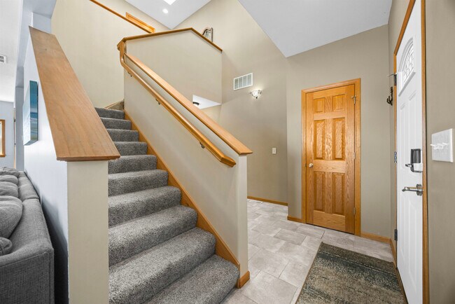 Building Photo - 15414 N River Beach Dr