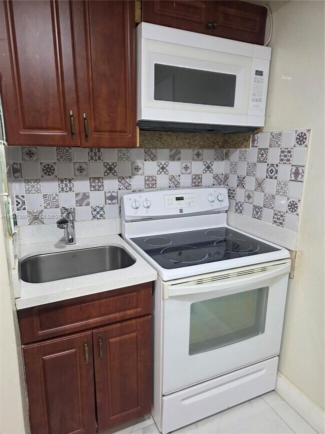 Building Photo - 4941 NW 12th Ct