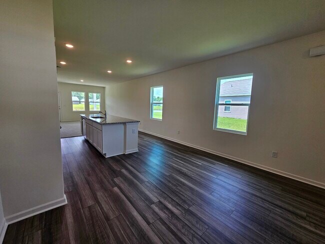 Building Photo - 423 Castillo Dr