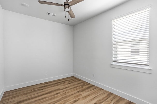 Building Photo - 2509 Benbrook Blvd