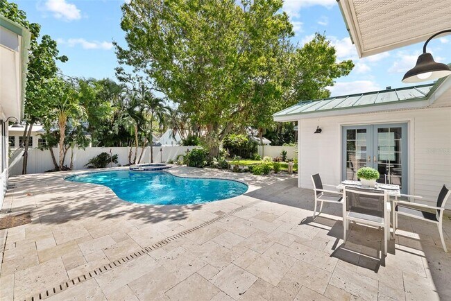 Building Photo - 759 Lantana Ave