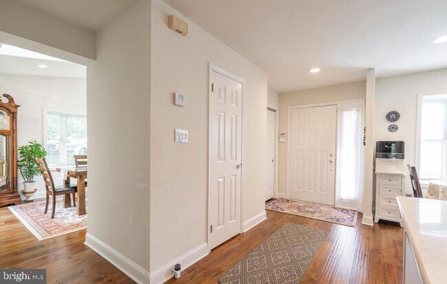 Building Photo - 2074 Yorktown S