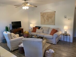 Building Photo - 810 Marie St