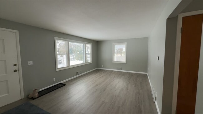 Building Photo - 198 Skycrest Dr