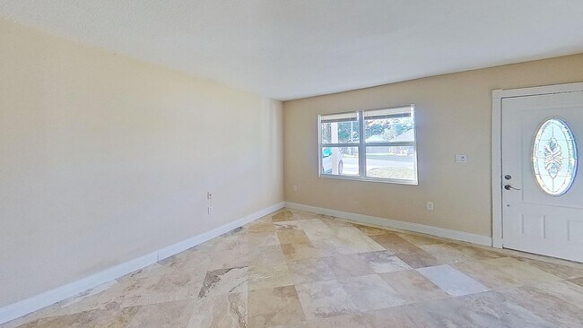 Building Photo - 330 Stahlman Ave
