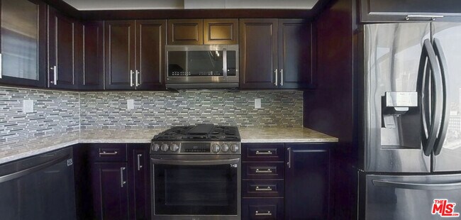 Building Photo - 1100 S Hope St