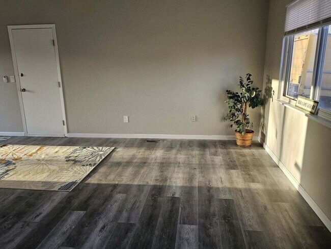 Building Photo - 2150 Eddington Way