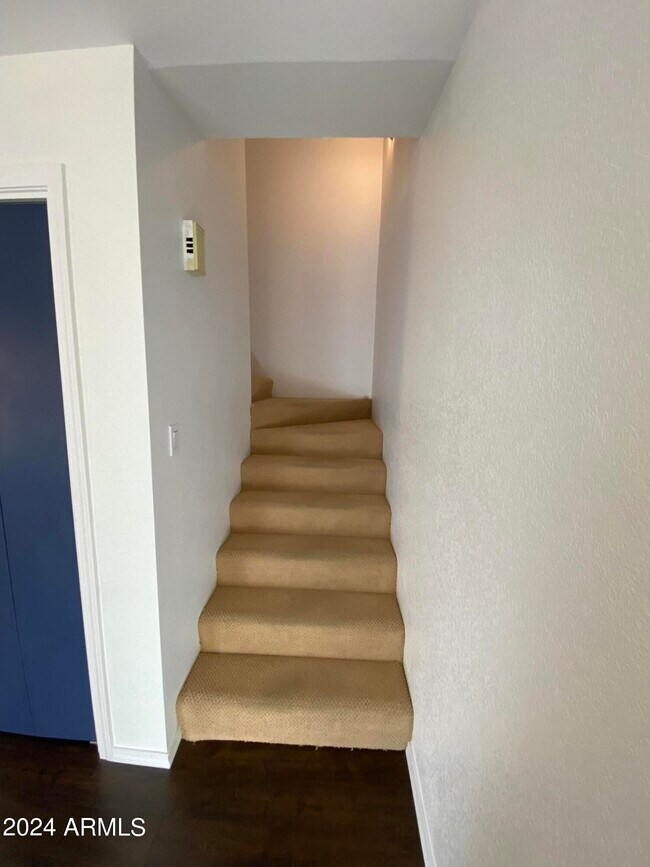 Building Photo - 821 E Redondo Dr